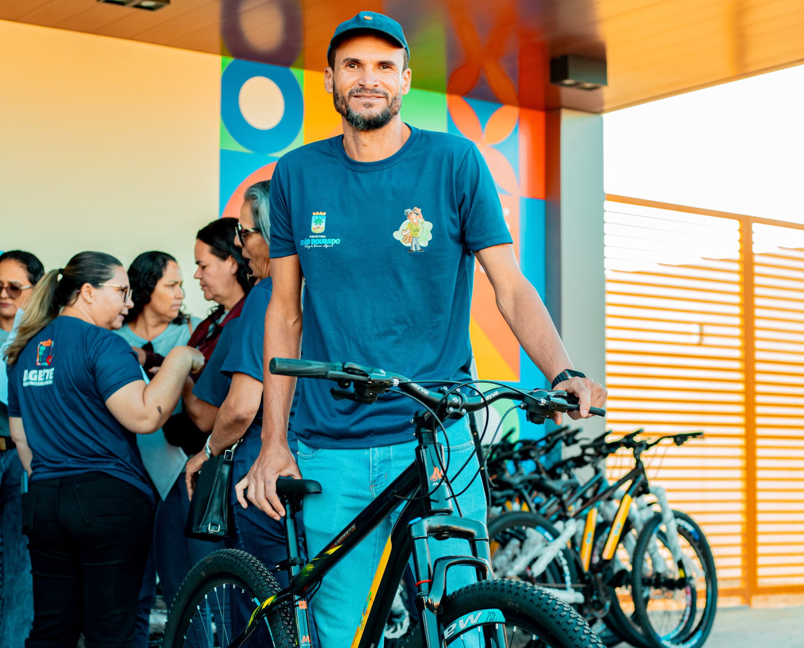 AGENTES DE SAÚDE E DE ENDEMIAS RECEBEM BICICLETAS PARA REFORÇAR ATENDIMENTO EM JOÃO DOURADO