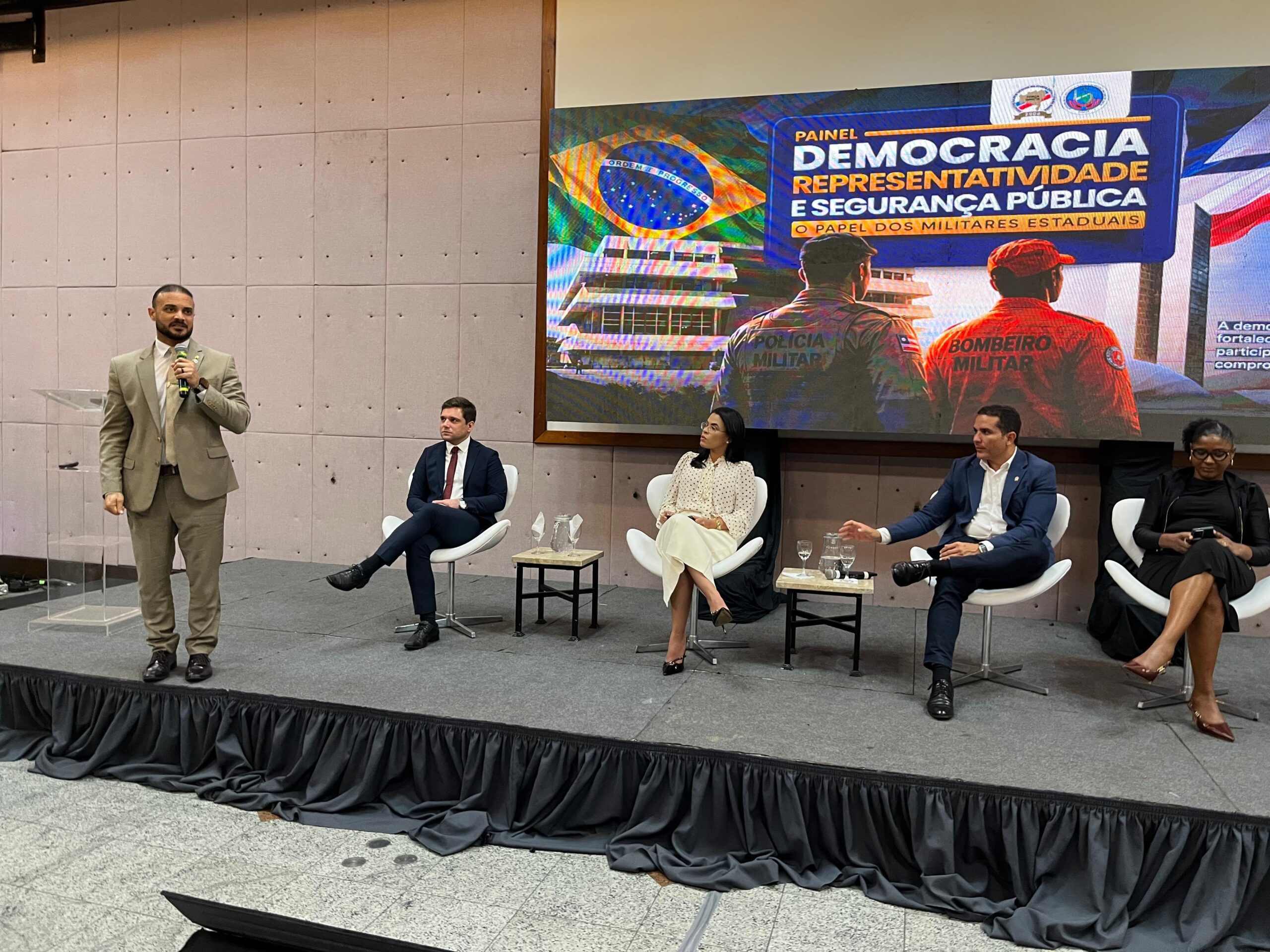 CAPITÃO ALDEN PARTICIPA DO EVENTO DEMOCRACIA, REPRESENTATIVIDADE E SEGURANÇA PÚBLICA.