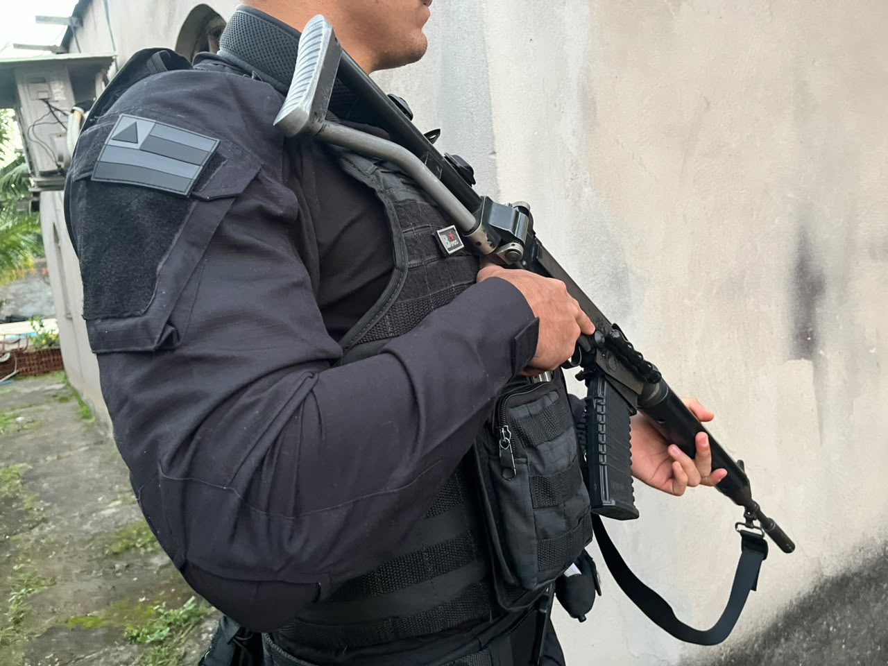 HOMEM É PRESO EM FLAGRANTE POR AMEAÇA, DANO E DIFAMAÇÃO CONTRA EX-COMPANHEIRA EM SEABRA.