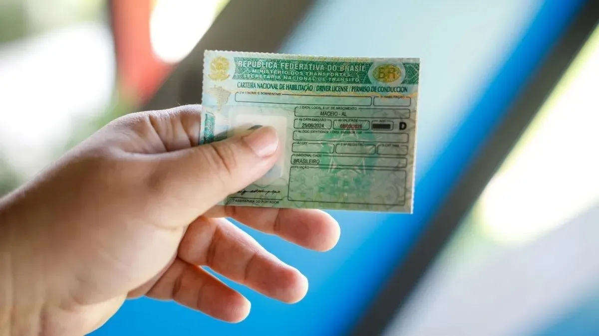 MOTORISTAS PODEM MUDAR CATEGORIA DA CNH DE FORMA GRATUITA; SAIBA COMO.