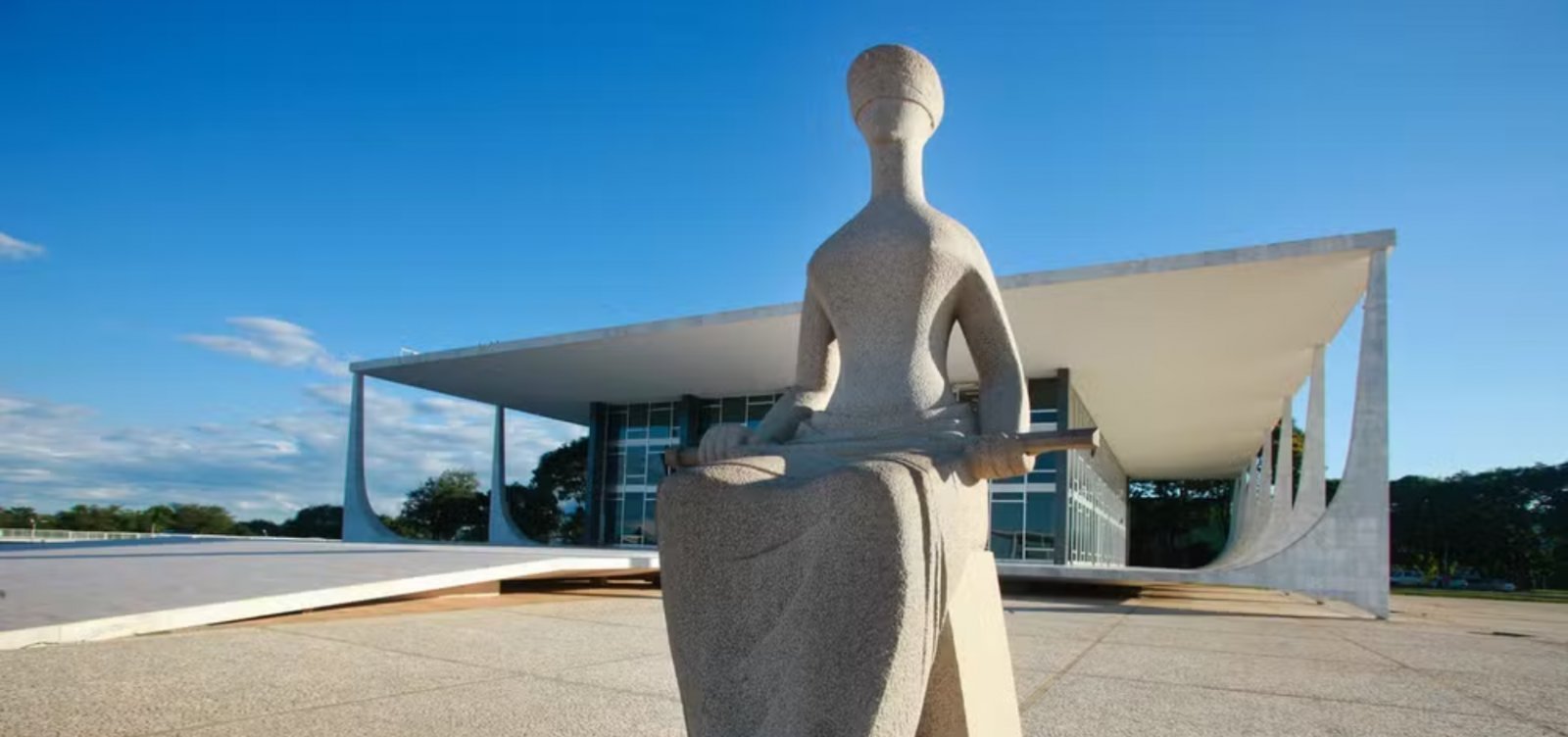 STF DECIDE POR UNANIMIDADE AMPLIAR MEDIDAS PROTETIVAS DA LEI MARIA DA PENHA.