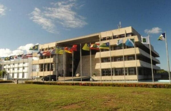 ALBA FORMALIZA REPRESENTAÇÃO CONTRA O DEPUTADO DIEGO CASTRO