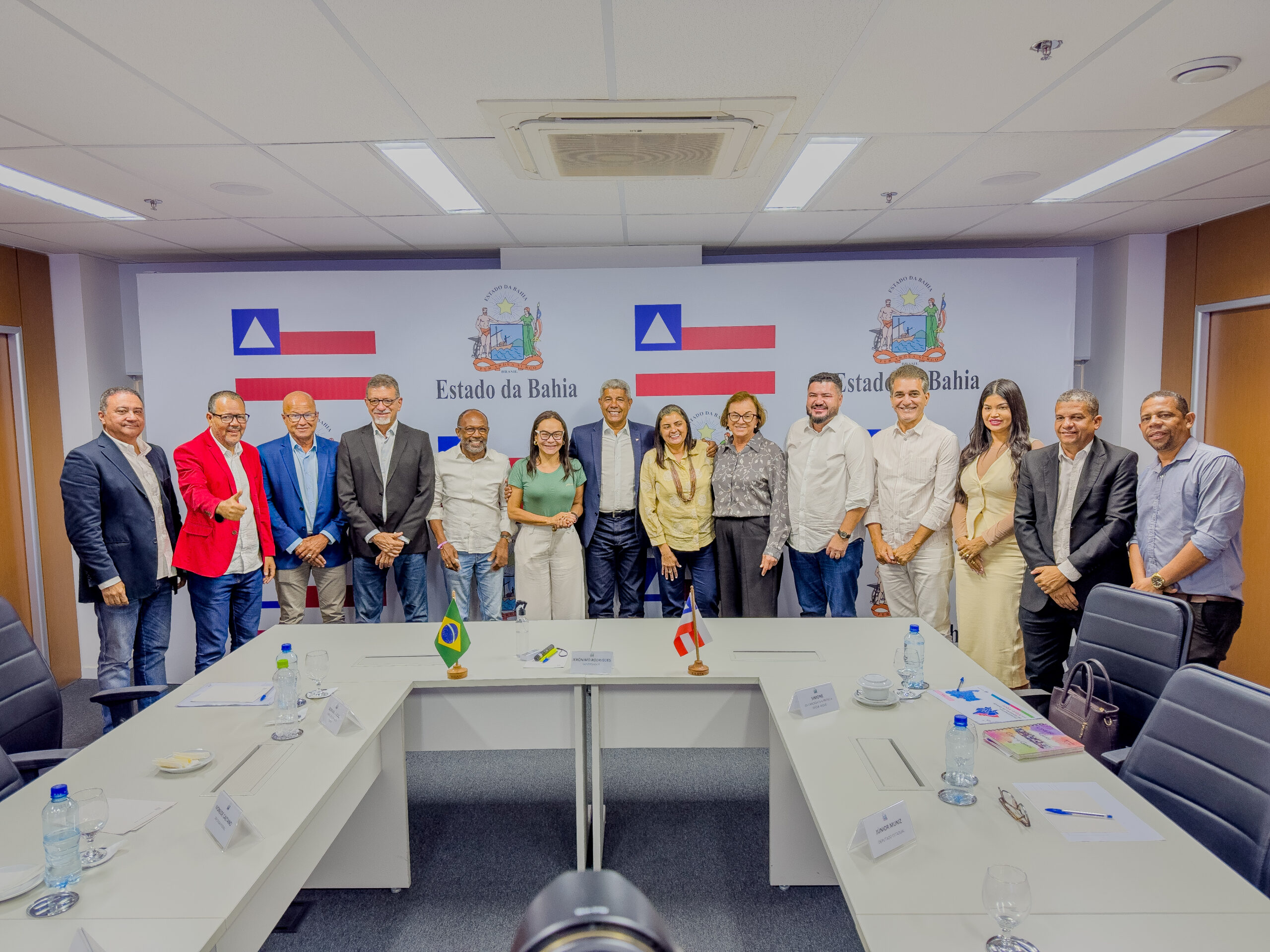 JACÓ PARTICIPA DE AUDIÊNCIA COM JERÔNIMO RODRIGUES PARA AMPLIAR INVESTIMENTOS EM XIQUE-XIQUE.