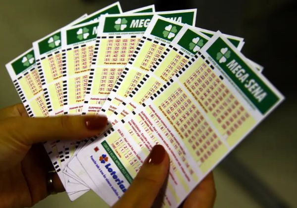 CONCURSO 3039: MEGA-SENA ACUMULA E PRÊMIO VAI A R$ 135 MILHÕES.