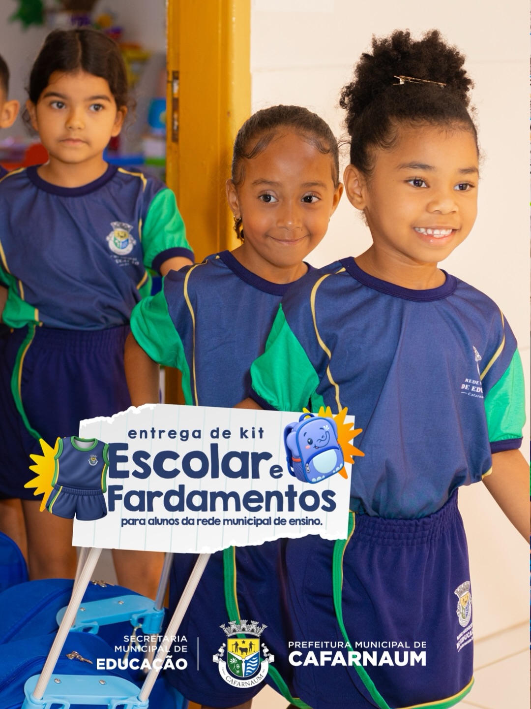 PREFEITURA DE CAFARNAUM ENTREGA FARDAMENTOS, MOCHILAS E KITS ESCOLARES AOS ESTUDANTES DA REDE MUNICIPAL.