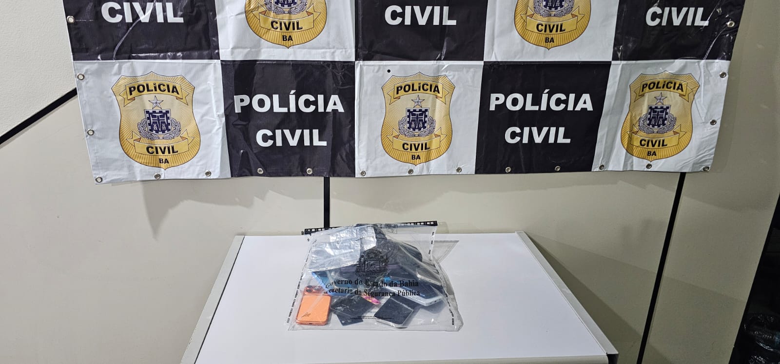 POLÍCIA CIVIL REALIZA DEVOLUÇÃO DE CELULARES RECUPERADOS DURANTE A MICARETA DE JACOBINA.