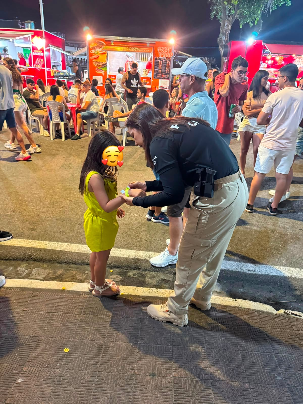 PULSEIRAS DISTRIBUÍDAS PELA POLÍCIA CIVIL AJUDAM NA IDENTIFICAÇÃO DE CRIANÇAS DURANTE A MICARETA DE JACOBINA.