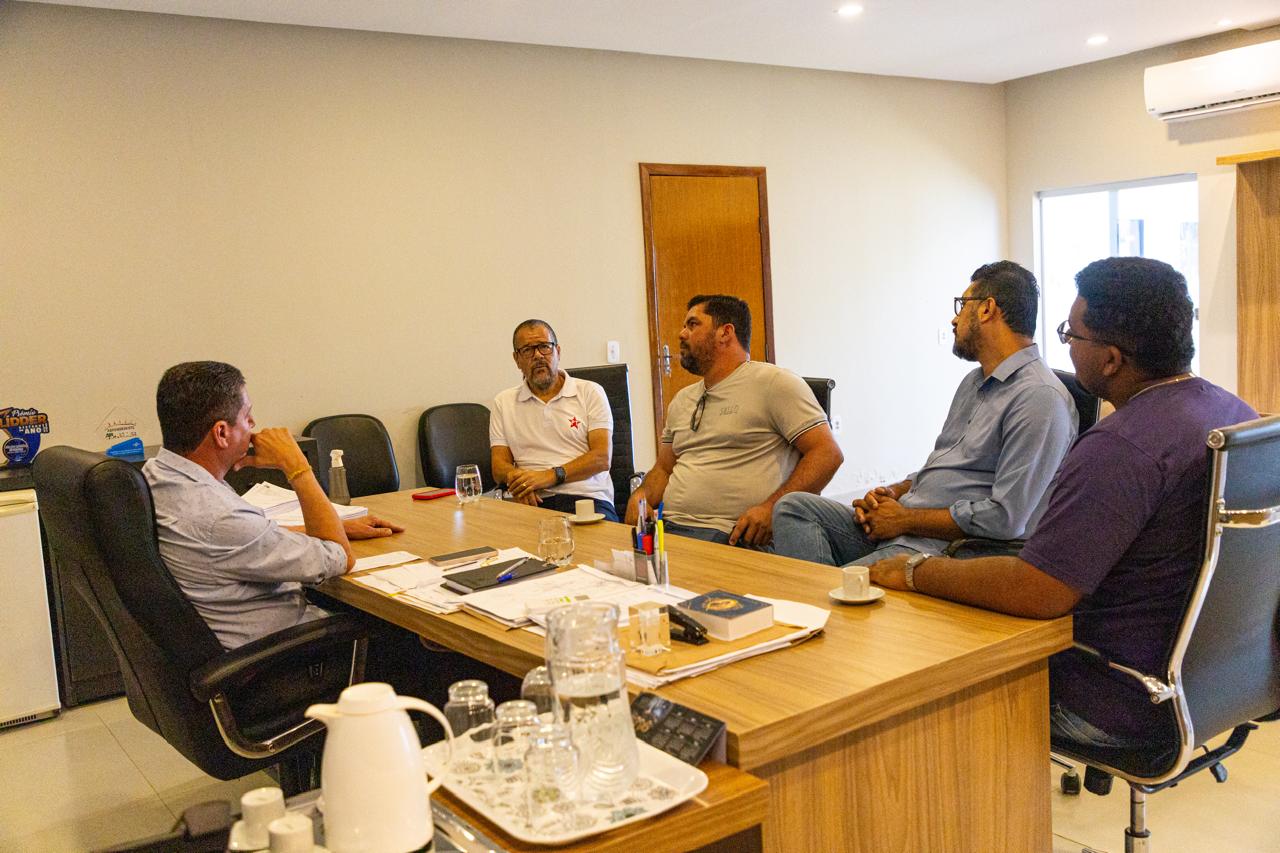 JACÓ E PREFEITO JOELSON CARDOSO REFORÇAM PARCERIA EM REUNIÃO POR NOVOS INVESTIMENTOS PARA AMÉRICA DOURADA.