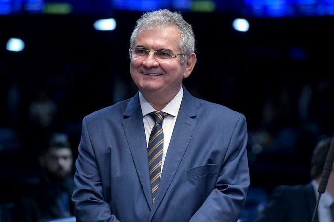 ANGELO CORONEL DEFENDE PISO SALARIAL DE SEIS CATEGORIAS PROFISSIONAIS NO CONGRESSO.