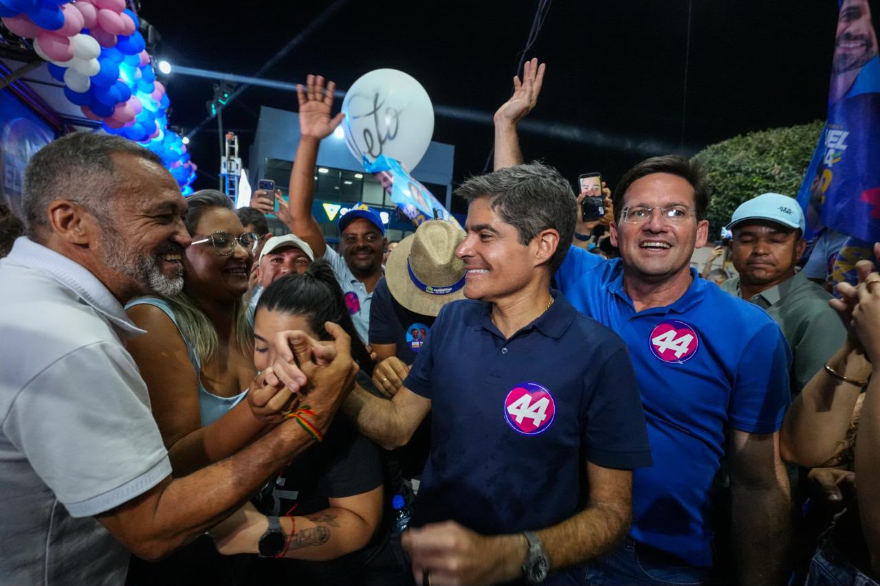 ACM NETO ATRAI MULTIDÃO EM PRIMEIRO COMÍCIO DE CAMPANHA EM CORRENTINA.