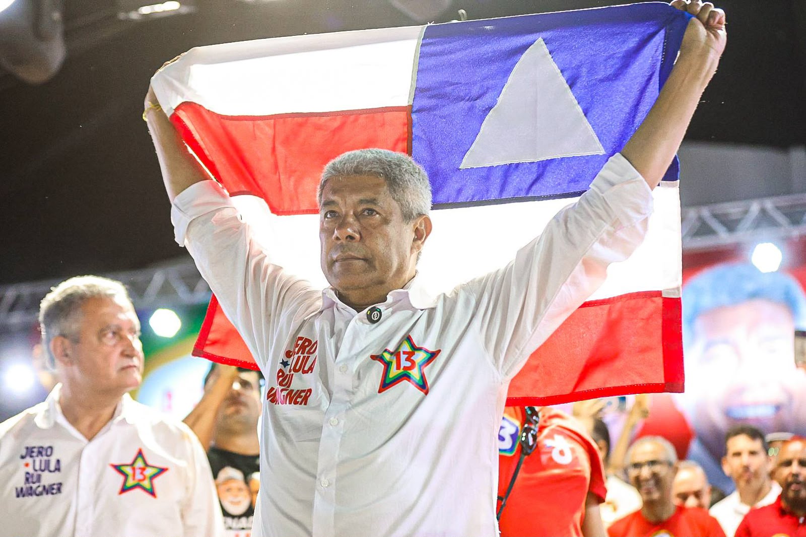 JERÔNIMO LOTA A PRAÇA DO FEIJÃO COM MAIS DE 20 MIL PESSOAS E ABRE CAMPANHA NO INTERIOR COM FORÇA DO TIME DE LULA.