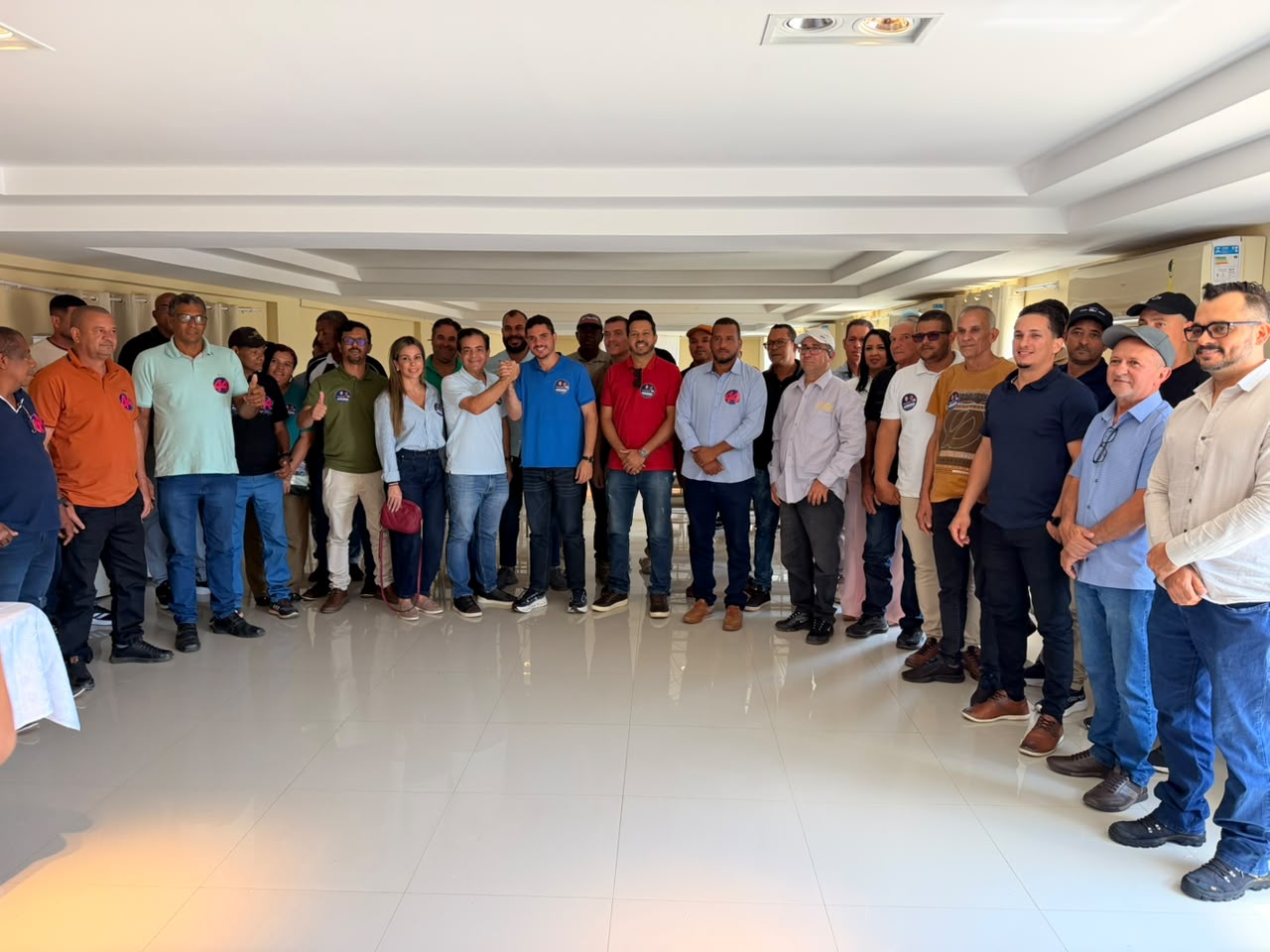 Carlos Muniz e Luizinho Sobral unem forças e reúnem lideranças
