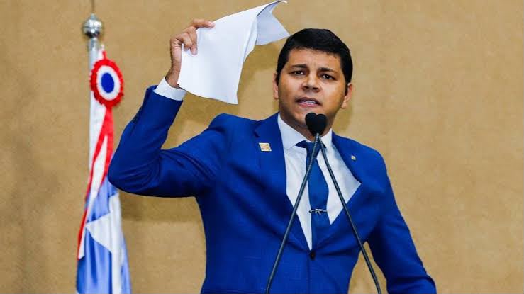 DEPUTADO DIEGO CASTRO ENFRENTA PEDIDO DE CASSAÇÃO NA ALBA APÓS SUPOSTA AGRESSÃO NA UFBA