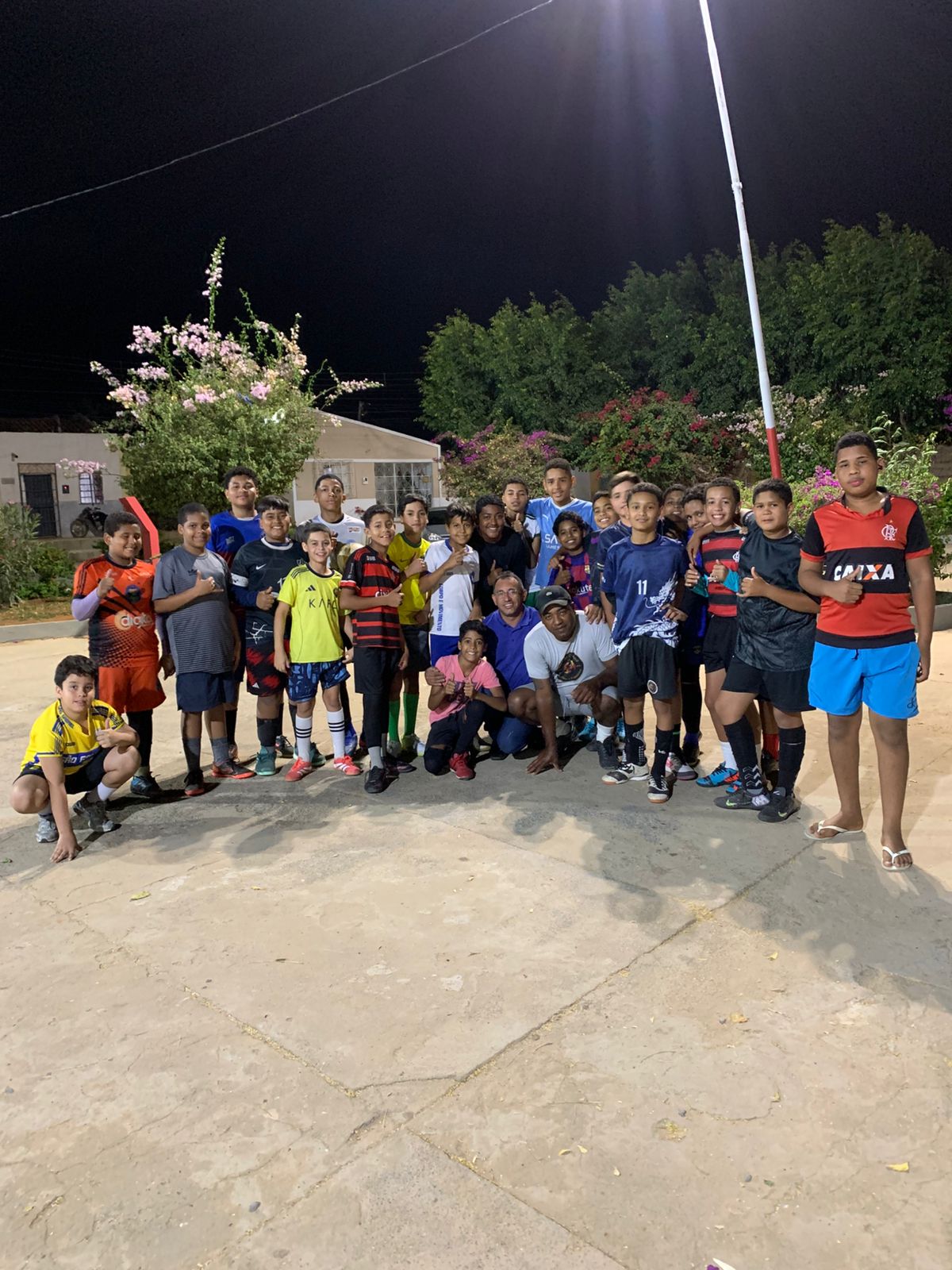 MAICON MENDES VISITA QUADRA NO SÃO JOSÉ 1 E DESTACA DEMANDAS PARA MELHORIA DO ESPAÇO ESPORTIVO EM IRECÊ