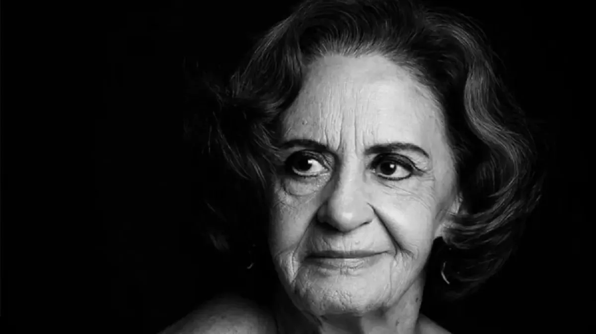 ATRIZ LAURA CARDOSO, PIONEIRA DA TELEVISÃO, MORRE AOS 98 ANOS.