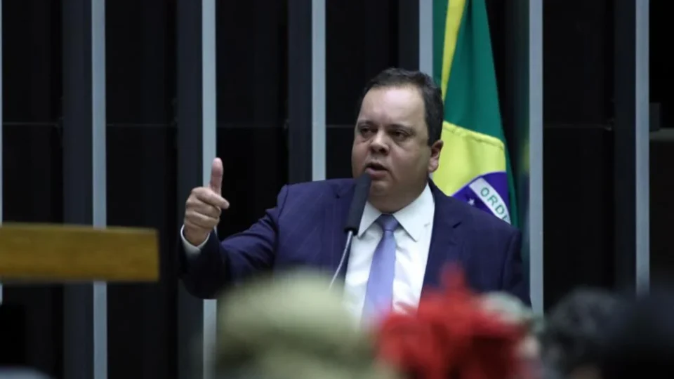 PATRIMÔNIO DE ELMAR NASCIMENTO QUASE QUADRUPLICA E CHEGA A R$ 8,5 MILHÕES.