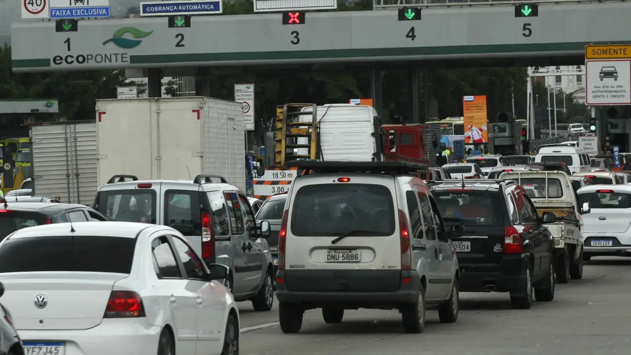 ADESIVO ELEITORAL NO CARRO PODE FAZER MOTORISTA PERDER COBERTURA DO SEGURO.
