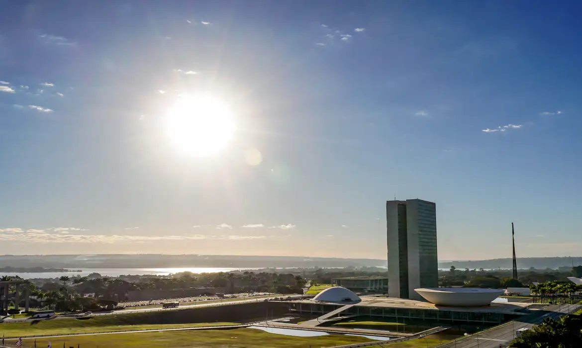 CONGRESSO VOTA NESTA SEMANA FIM DA ESCALA 6X1 E “TAXA DAS BLUSINHAS”