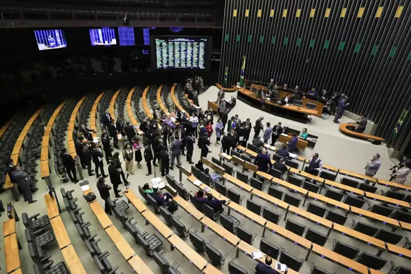CÂMARA DEVE INSTALAR COMISSÃO SOBRE REDUÇÃO DA MAIORIDADE PENAL NESTA QUARTA.