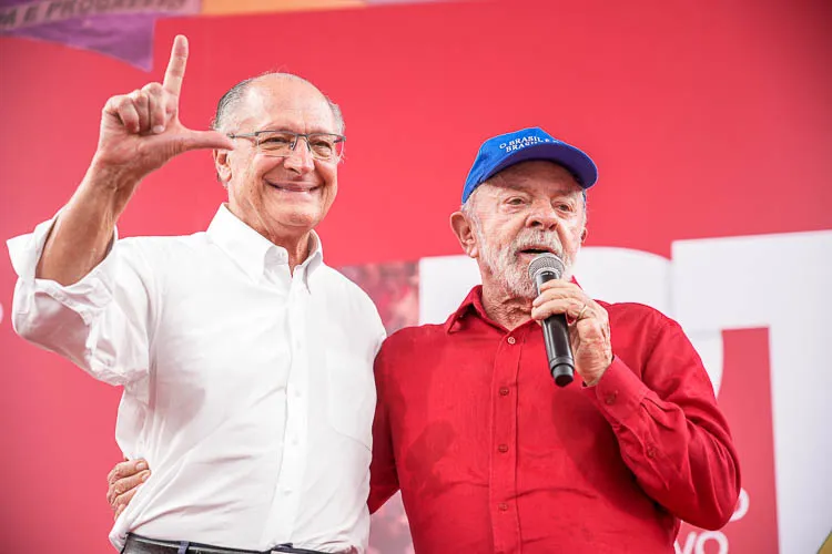 TSE aceita ação que pode tornar Lula e Alckmin inelegíveis