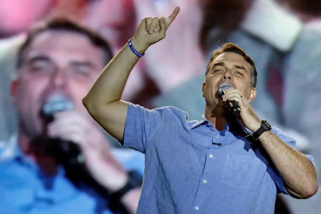 TSE RESTABELECE FILIAÇÃO DE FLÁVIO BOLSONARO E LIBERA CANDIDATURA.