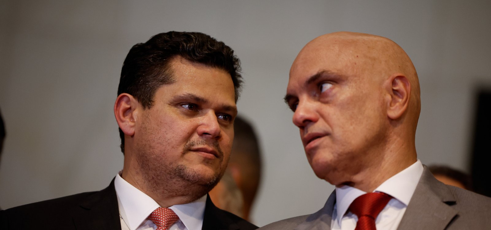 MENSAGENS ENTRE MORAES E VORCARO PRESSIONA SENADO E PODE TRAVAR PEC DA ESCALA 6X1; ENTENDA