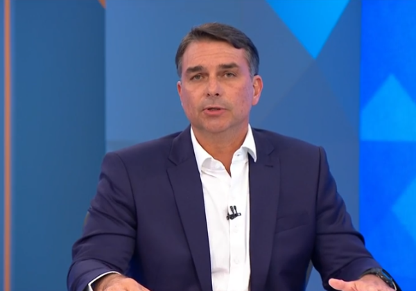 Flávio confirma presença em debate da Globo e cobra Lula