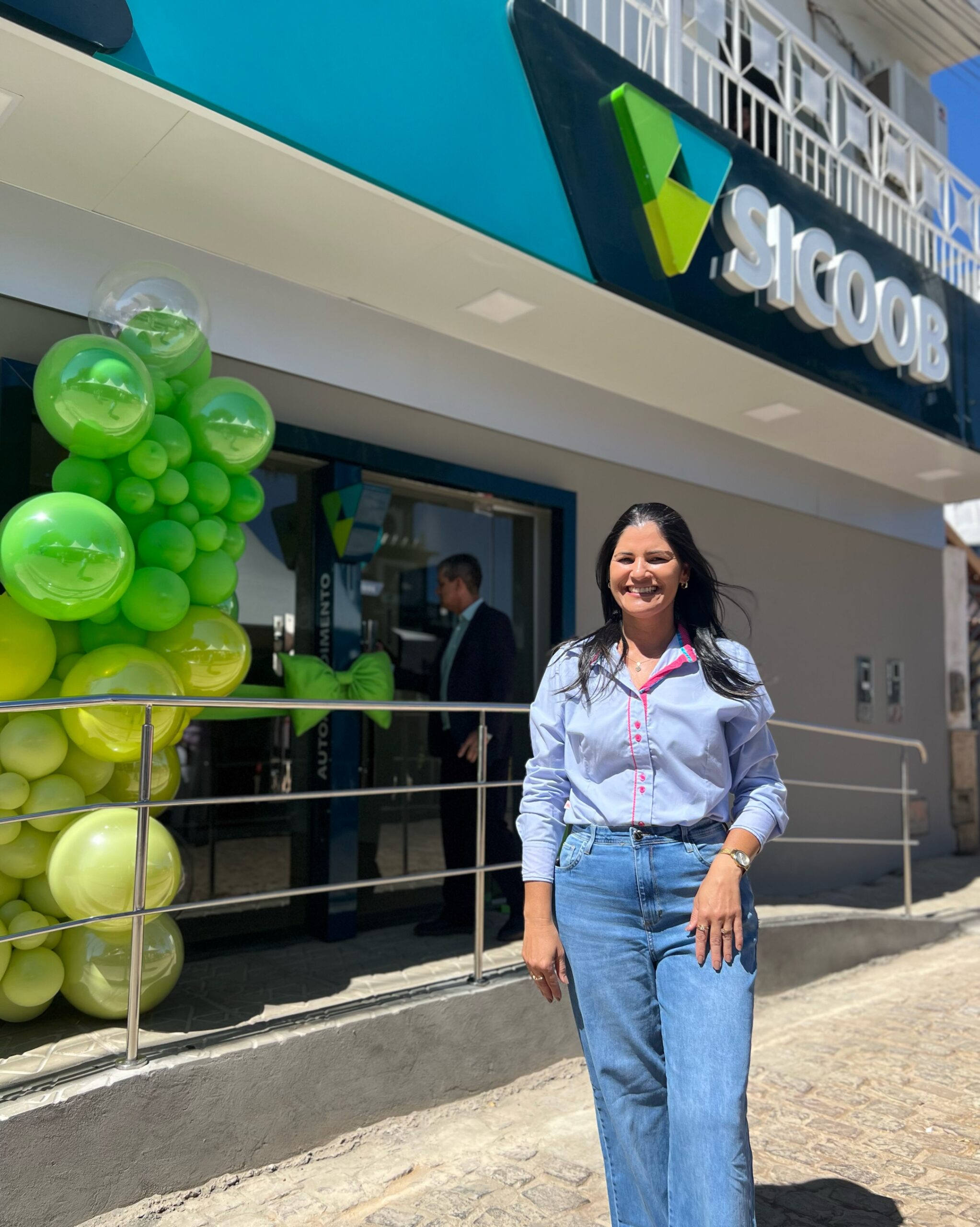 Viviane da Gameleira celebra chegada do Sicoob a João Dourado