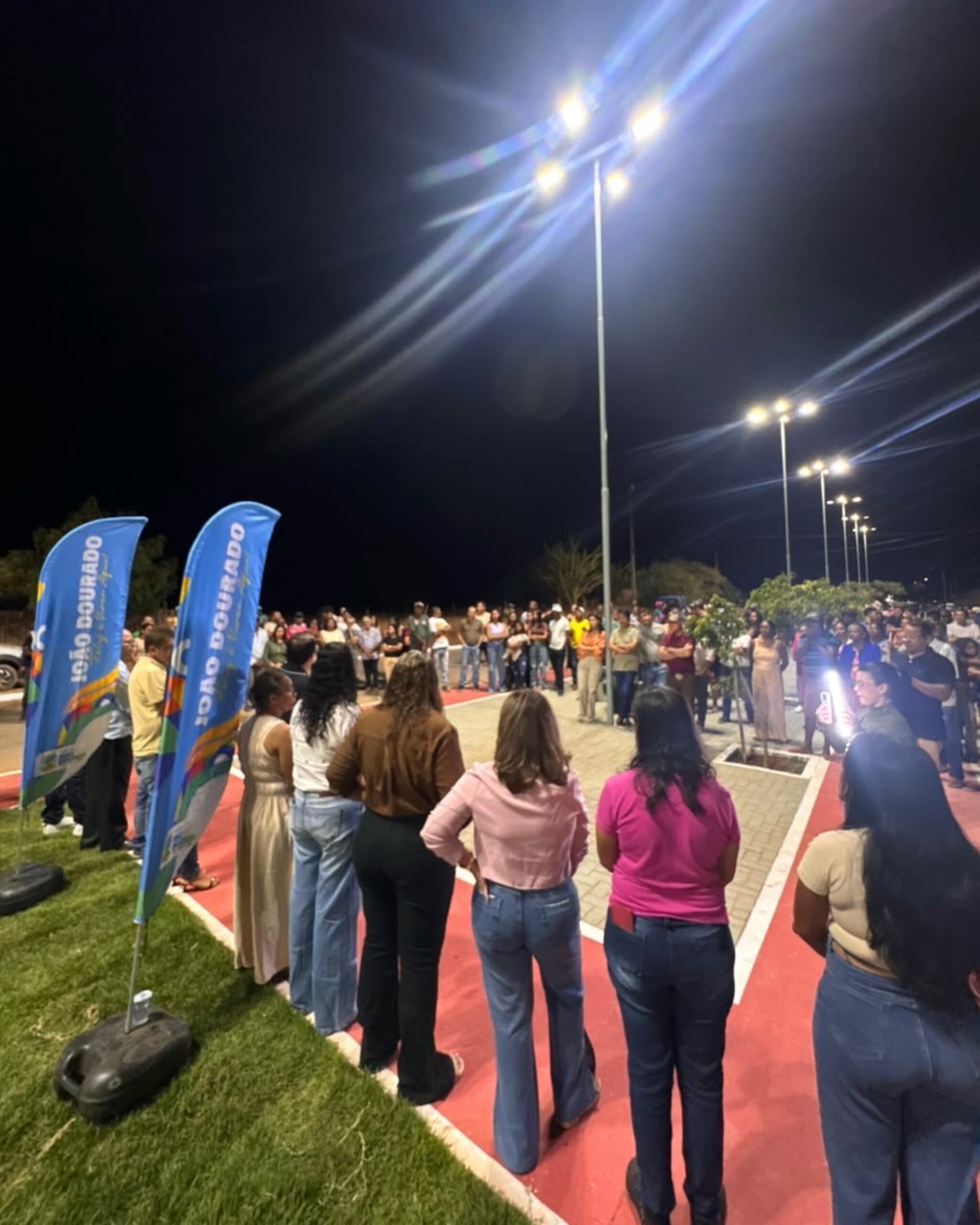 Câmara de João Dourado acompanha inauguração da Praça Auta Rosa de Oliveira Costa Mendonça, em Mata do Milho II