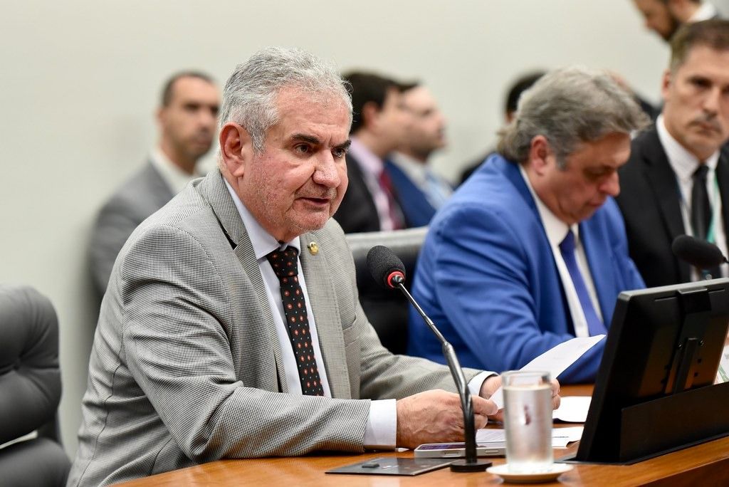 CORONEL FOI RELATOR DO ORÇAMENTO QUE GARANTIU PÉ-DE-MEIA, MINHA CASA E VALE-GÁS EM 2025