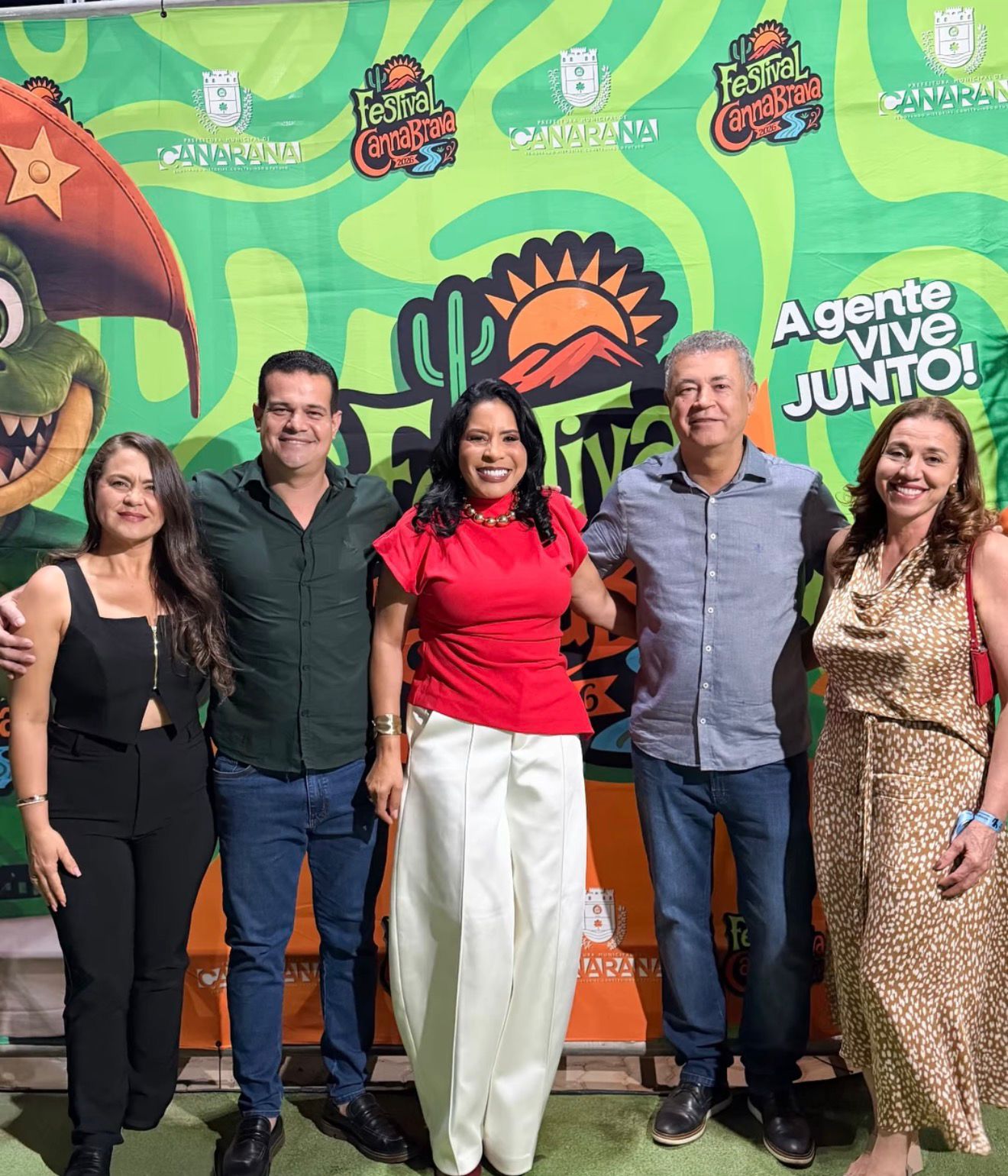PREFEITOS DE PRESIDENTE DUTRA E BARRO ALTO PRESTIGIAM FESTIVAL DA CANABRAVA EM CANARANA