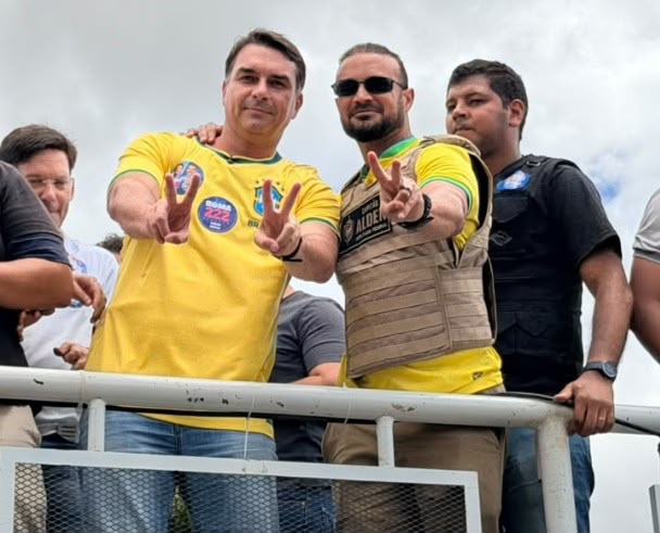“VAMOS ELEGER FLÁVIO BOLSONARO PRESIDENTE”, DIZ CAPITÃO ALDEN EM VITÓRIA DA CONQUISTA