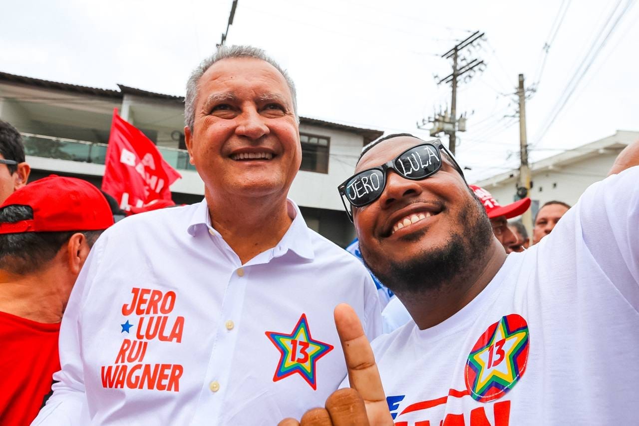 EM ITAMARAJU, RUI COMEMORA AUMENTO DA PERMANÊNCIA DE ESTUDANTES NA ESCOLA GRAÇAS AO PÉ-DE-MEIA E AO BOLSA PRESENÇA