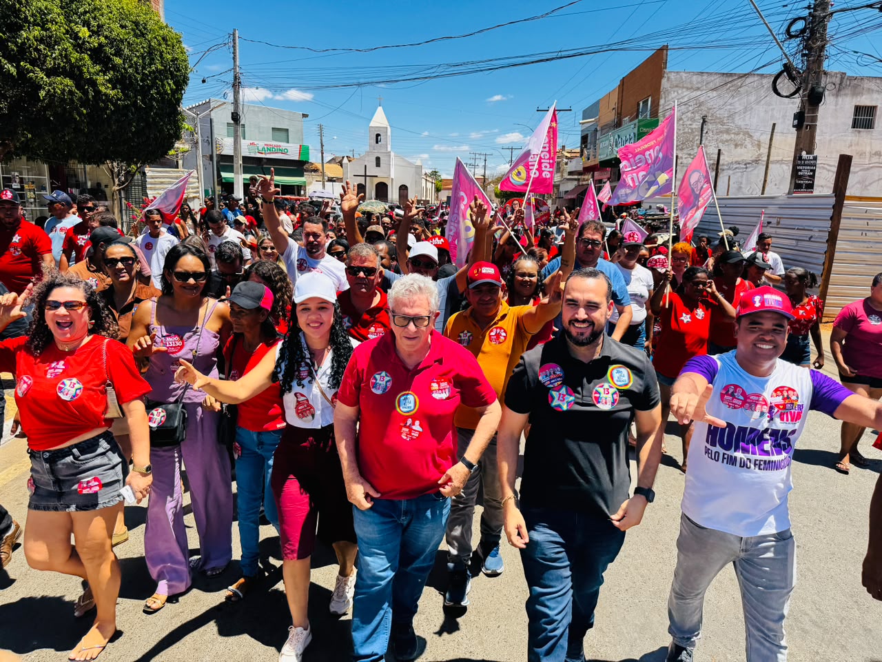 COM APOIO DE IKO E TRÊS VEREADORES, CAETANO LIDERA ATO EM CENTRAL EM DEFESA DA REELEIÇÃO DE IVONEIDE