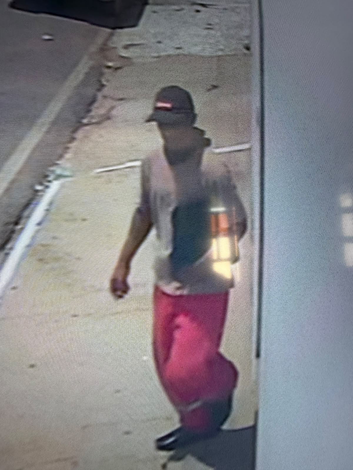 URGENTE: MORADOR É BALEADO DURANTE INVASÃO DE RESIDÊNCIA EM GENTIO DO OURO.