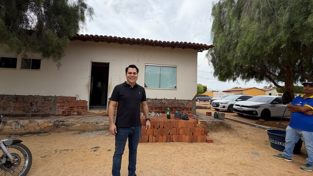 Tacinho Mendes acompanha reforma da Unidade de Saúde Olégario