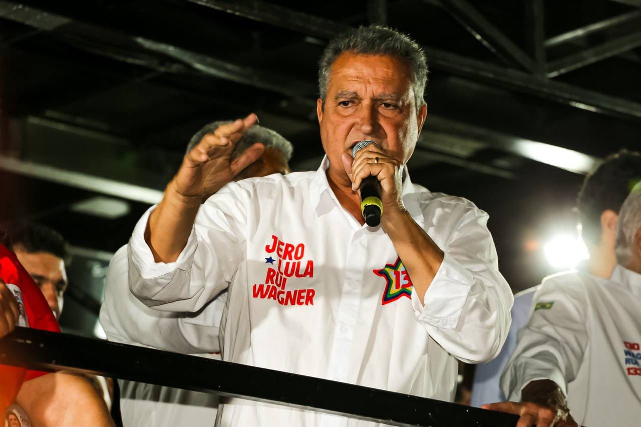 Rui diz que Brasil não pode ser governado por “miliciano” e pede 5 milhões de votos para Lula na Bahia