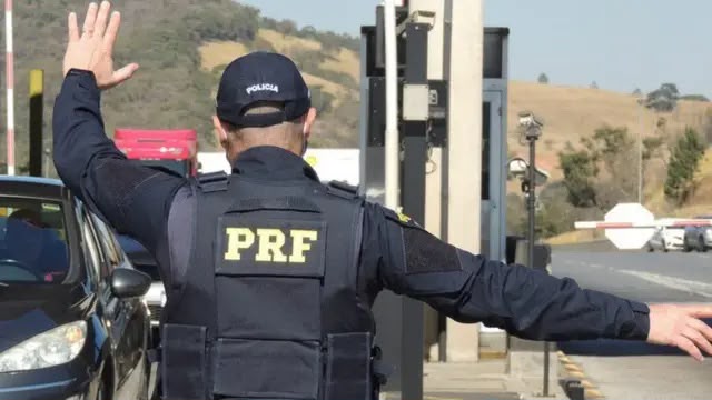 Seabra: PRF recupera três veículos roubados durante fiscalização na BR-242