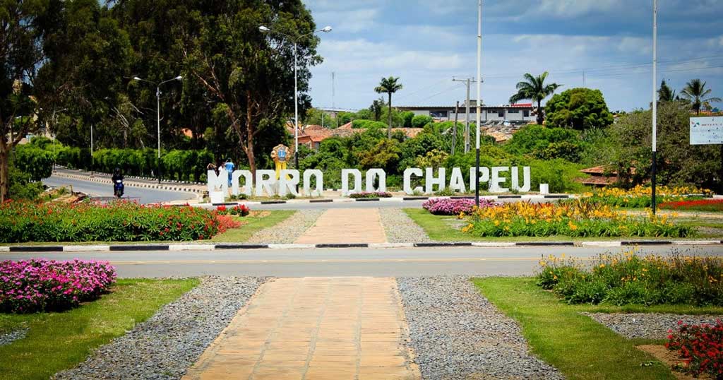 MULHER ENTRA EM TRABALHO DE PARTO NA CALÇADA E RECEBE APOIO DA POLÍCIA MILITAR EM MORRO DO CHAPÉU