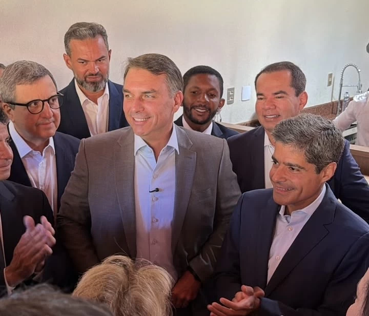 ACM Neto anuncia apoio a Flávio Bolsonaro e prepara ato em Salvador