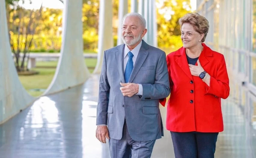 Após eleições, Governo Lula libera indenização milionária e pagamento mensal de R$ 17,5 mil para Dilma