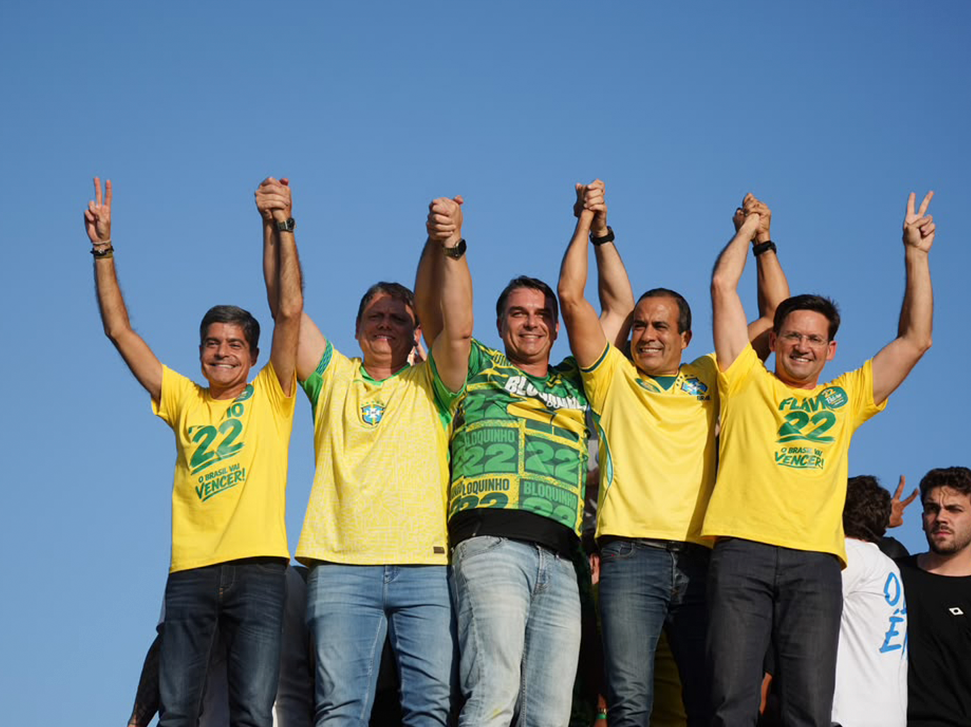 Diante de multidão na Barra, ACM Neto pede que Flávio cuide da Bahia e candidato promete construir Ponte Salvador-Itaparica