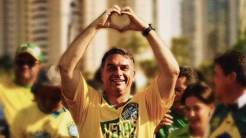 Pesquisa confirma tendência e Flávio Bolsonaro abre 4 pontos de vantagem para Lula