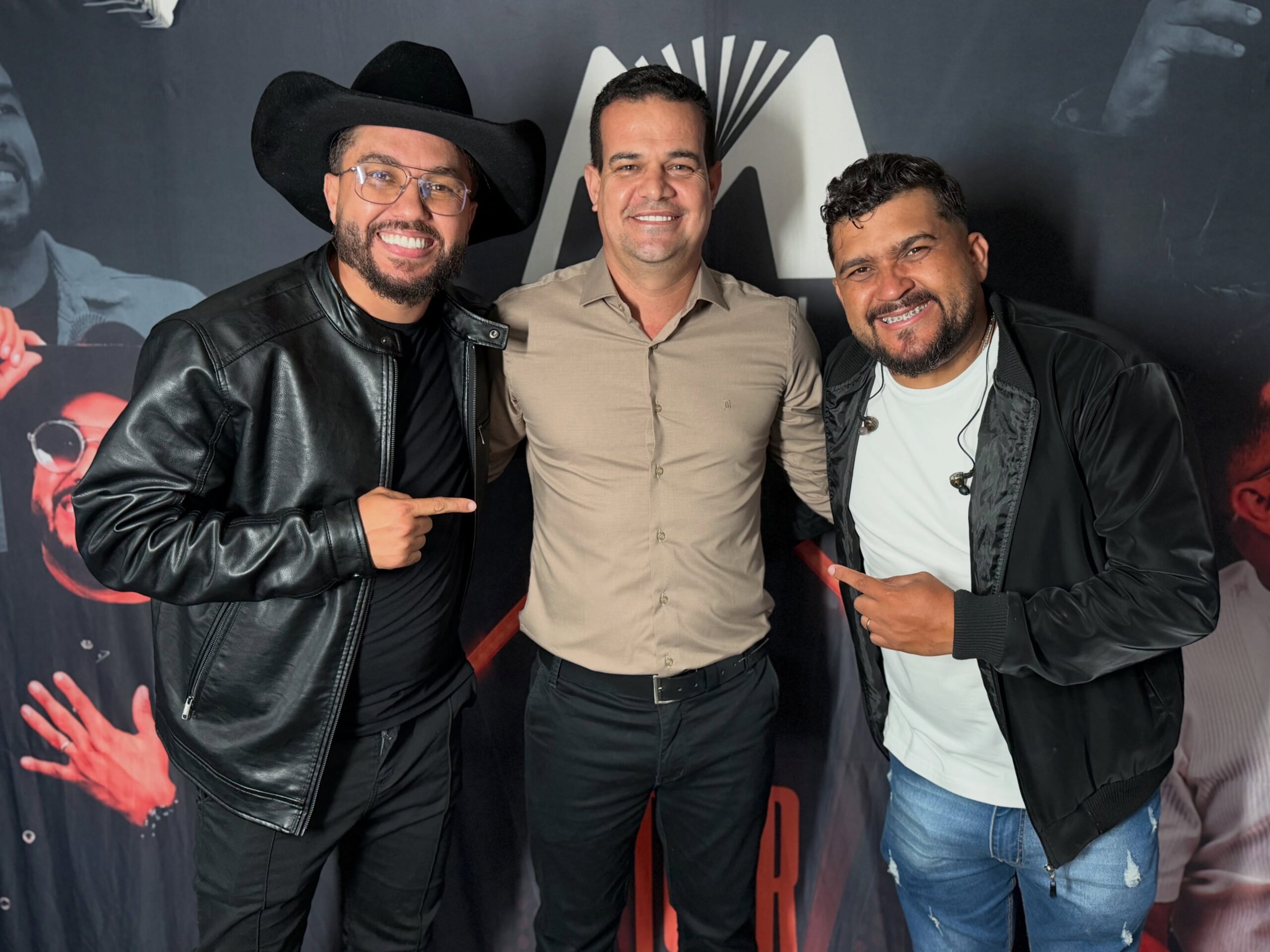 Prefeito Dadê Oliveira participa de noite de fé e louvor no Dia do Evangélico em Barro Alto