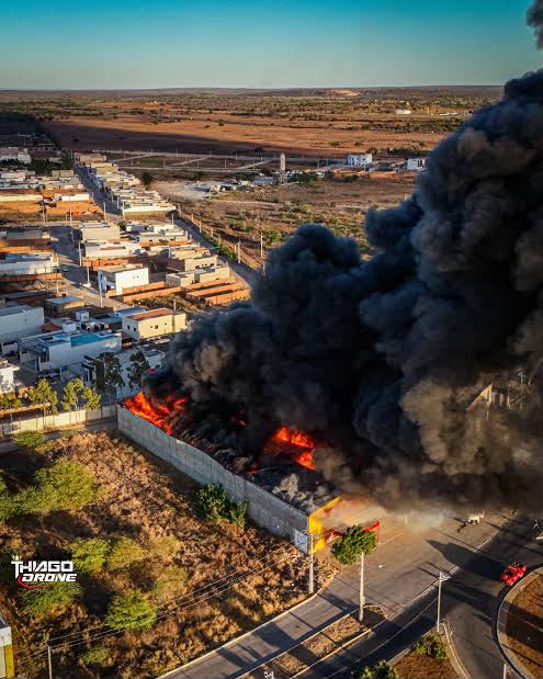 CDL Irecê repudia descaso das autoridades e cobra Corpo de Bombeiros após incêndio no Mundo das Utilidades