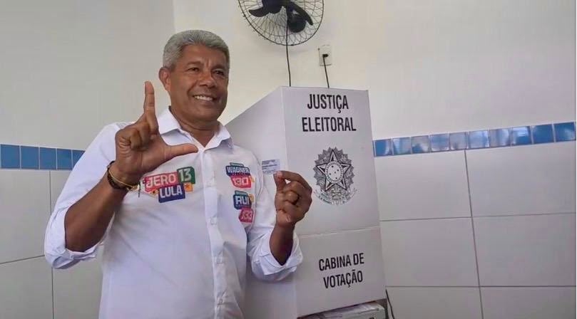 Jerônimo vota em Brotas e projeta vitória do 13 na Bahia e no Brasil
