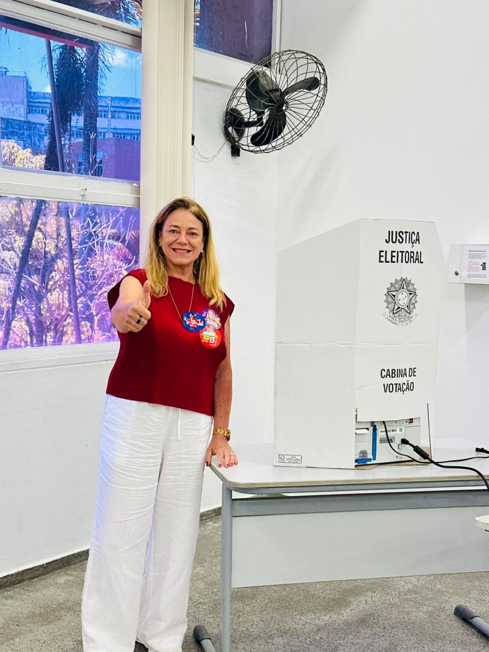 Durante votação, Fabíola Mansur agradece apoio e projeta vitória de Lula, Jerônimo e do Time do Trabalho