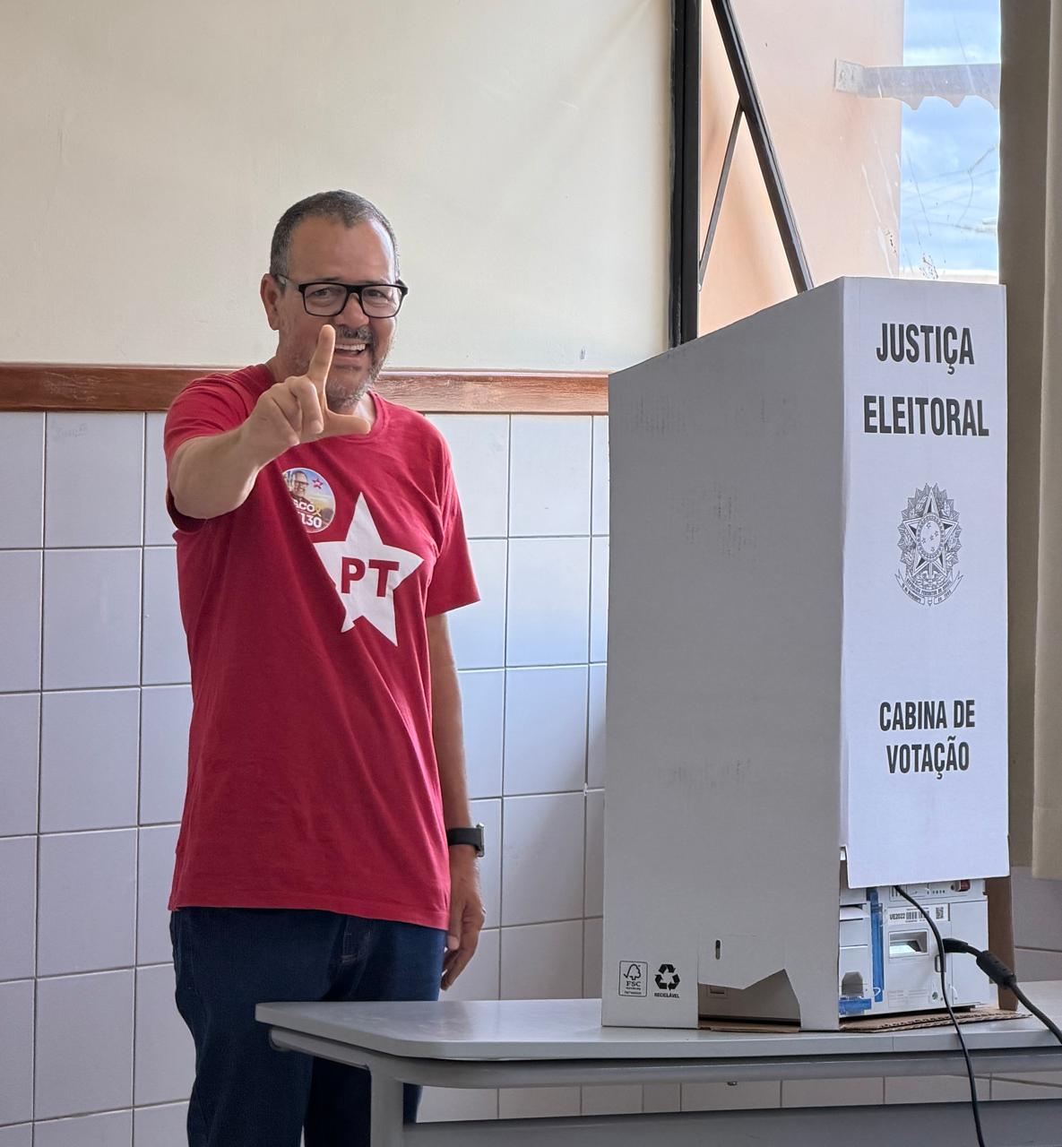 Jacó vota em Irecê e agradece apoio recebido durante a campanha
