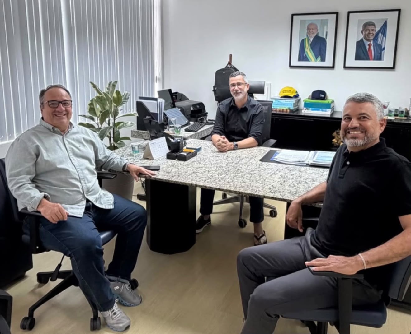 Elmo Vaz se reúne com presidente da Embasa para discutir abastecimento de água na região de Irecê
