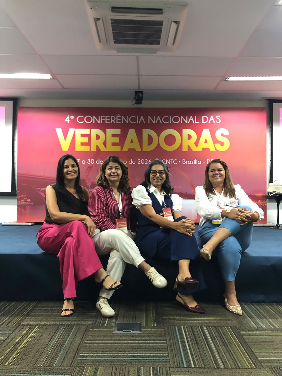 Bancada feminina da Câmara de João Dourado participa da 4ª Conferência Nacional da ABRACAM Mulher, em Brasília